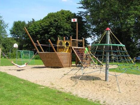 Spielplatz im Ort