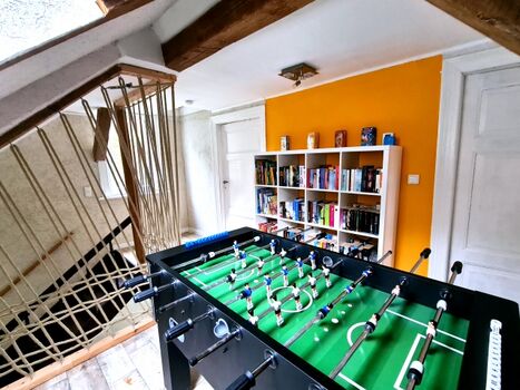 Dachgalerie mit Kicker, Spiel- u. Bücherauswahl