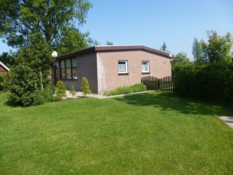 Großer Garten mit Südterrasse