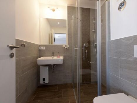 Bad mit bodentiefer Dusche