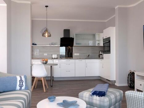 Die moderne und großzügige offene Küche.