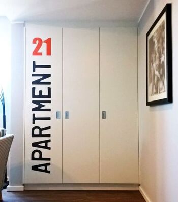 Eingangsbereich mit Einbauschrank.