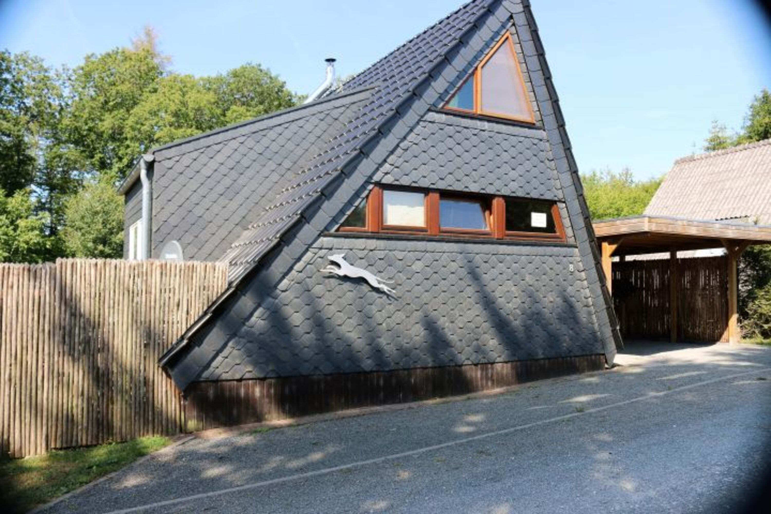  2 Stellplätze, davon 1 Carport