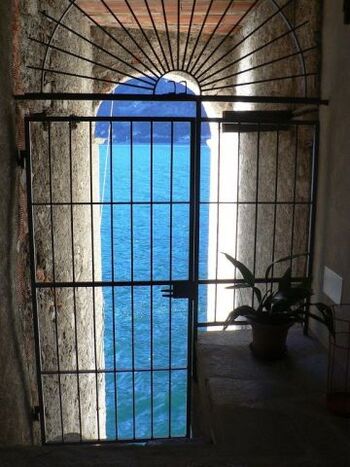 Der Eingang zum Comersee. Einfach diese Treppe herunter