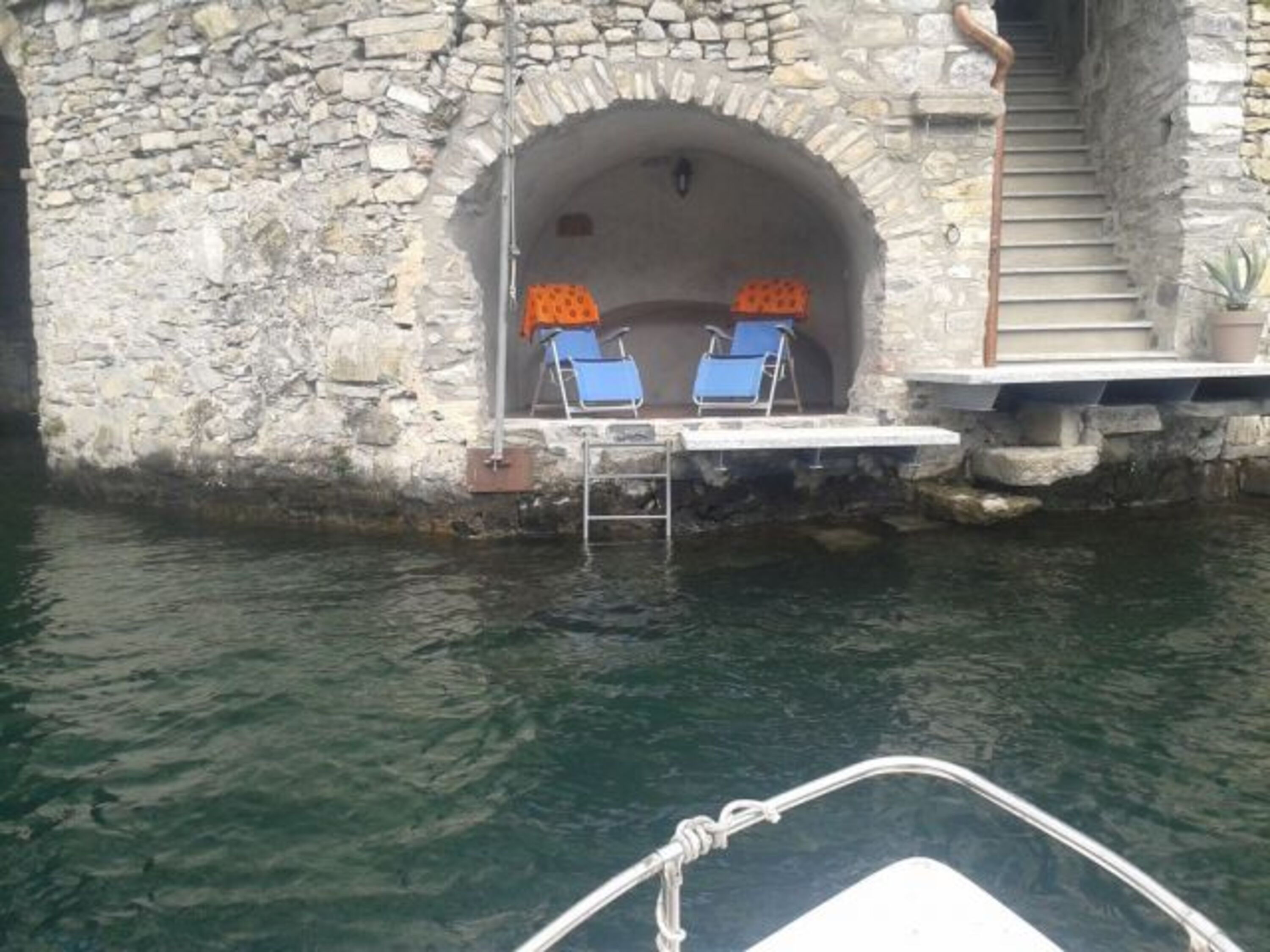 Hier kann mann sofort schwimmen im Wasser
