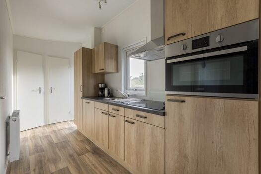 Moderne Küche mit Geschirrspüler