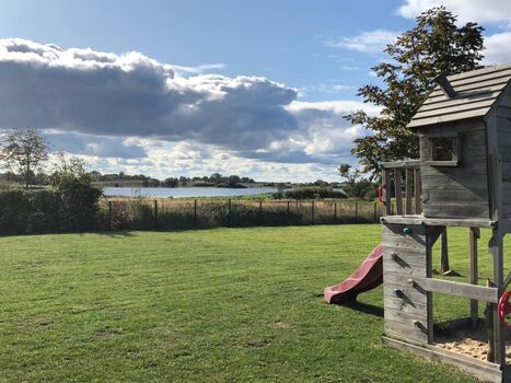 traumhafter Blick über die Üselitzer Wiek - sogar vom Spielplatz aus