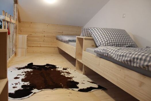 Zwei Einzelbetten in der Galerie