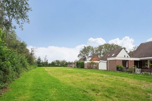 Spielwiese vor dem Haus