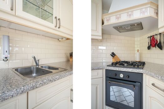 Küche mit Gasherd und Edelstahlspüle