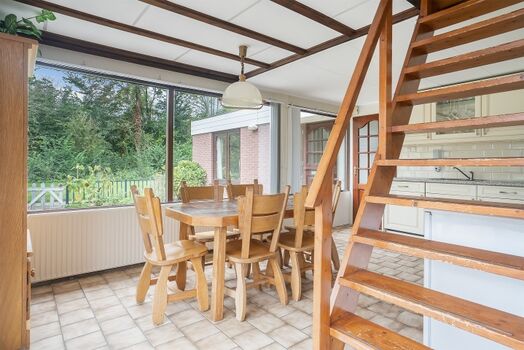 Essbereich und Treppe nach oben