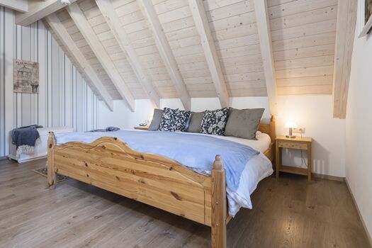 Familienschlafzimmer im OG mit Doppelbett 200 x 200