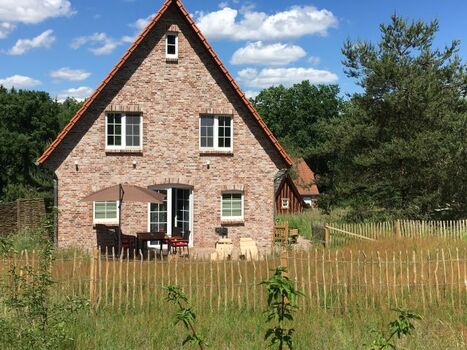 Terrasse nach Süden mit Hundeauslauf (160 qm)