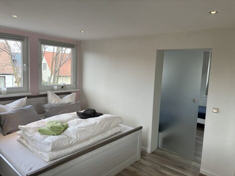 Blick vom 2. Schlafzimmer zum 3. Schlafzimmer