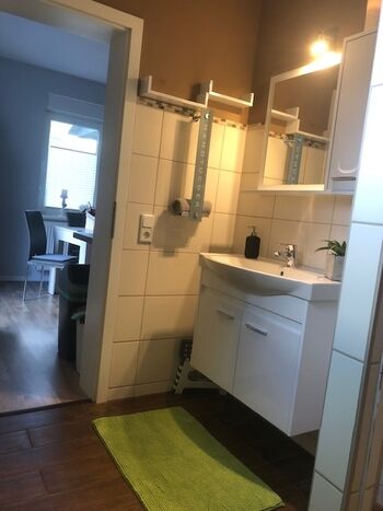 Blick aus dem Bad in die Küche