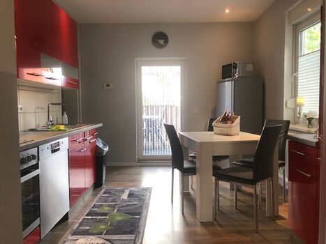 Blick in die Küche vim Flur