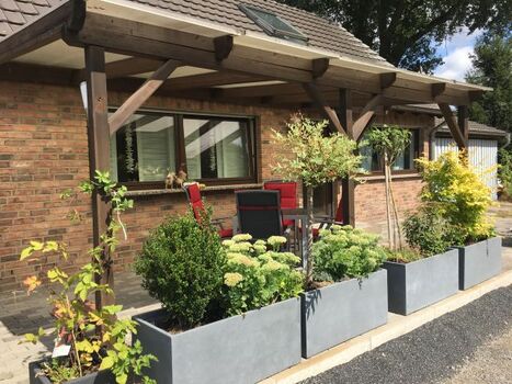 Die Südterrasse noch vor der Umzäunung 