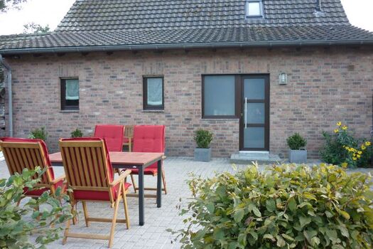 Eingang im eingezäunten Garten