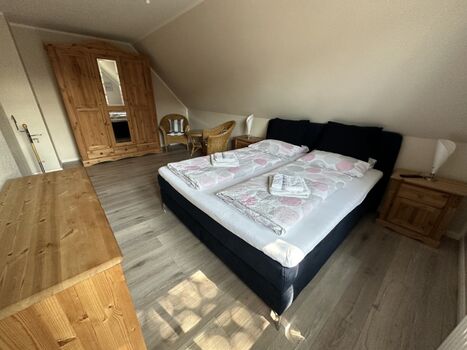 1OG .großes SZ mit Boxspringbett 180x200