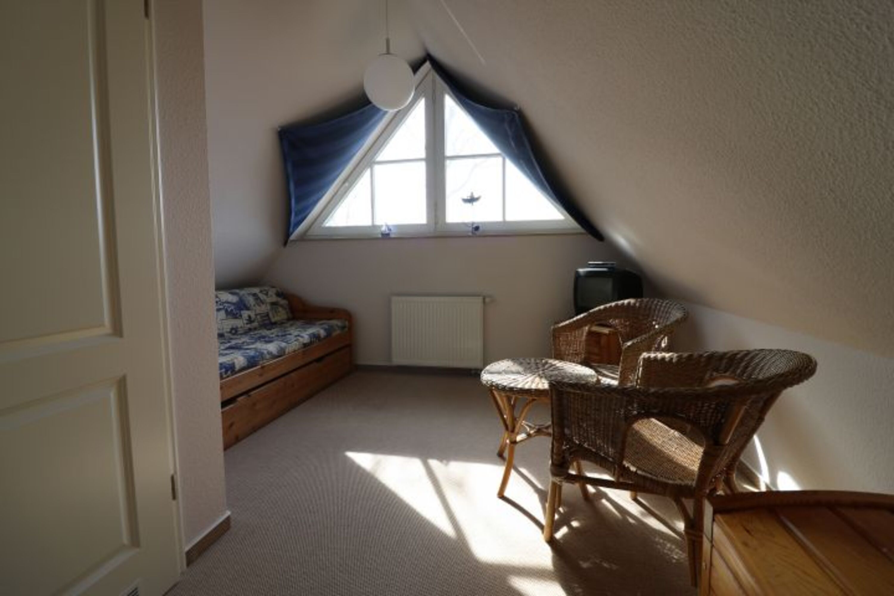Galerie mit Sofa und TV
