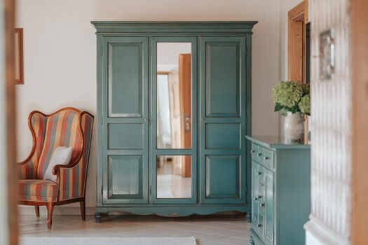 Wohn-Essraum mit historischer Holzkassettendecke