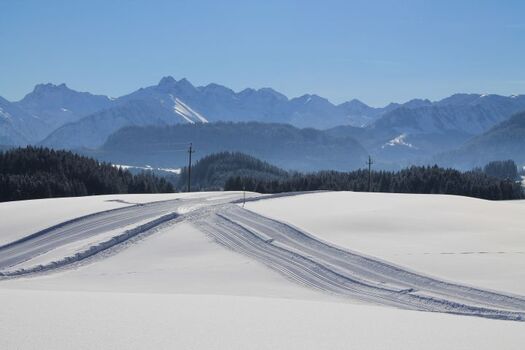 Langlauf Loipen vor dem Haus
