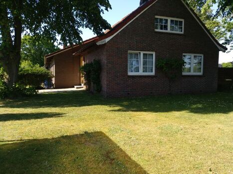 Unsere Haushälfte vordere Ansicht. 