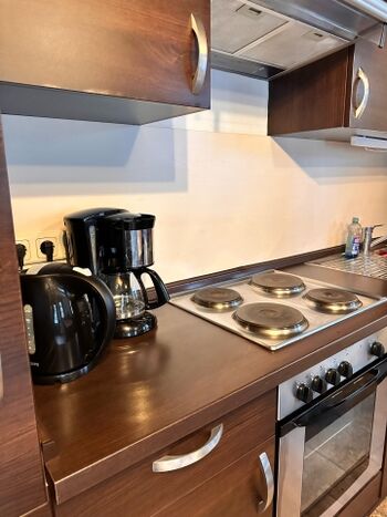 Küche mit Geschirrspüler