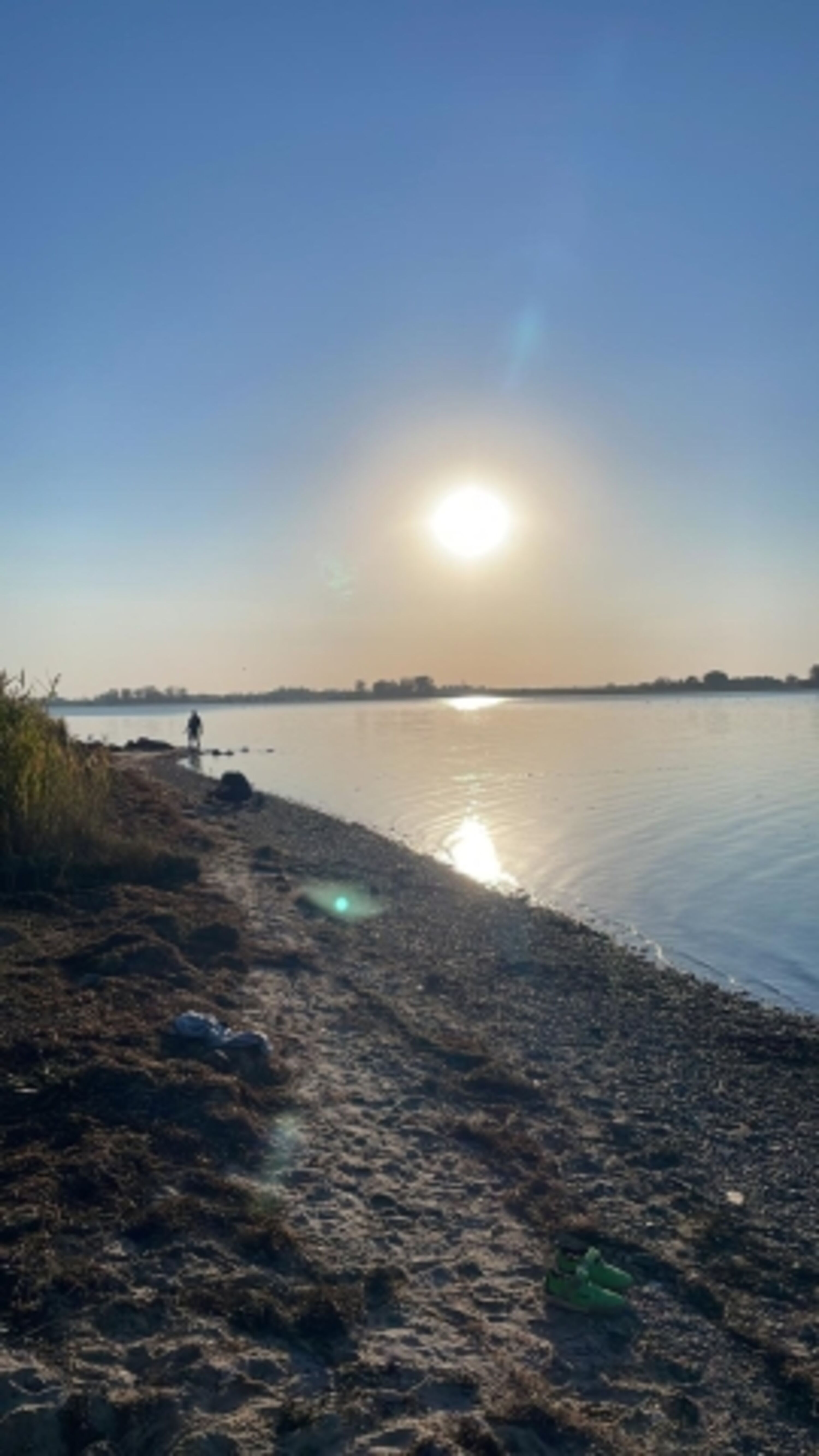 der Naturstrand fußläufig zum Haus