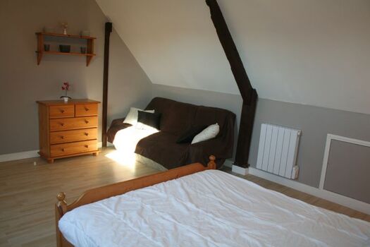 Schlafzimmer 2 im OG mit Sofa