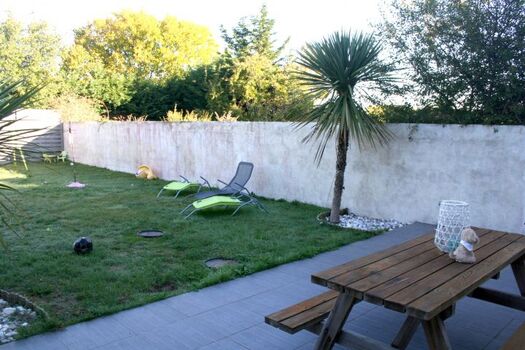 sehr gut und hoch eingezäunt