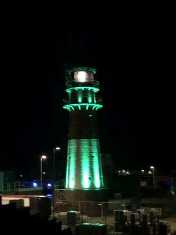 Der Leuchtturm erstrahlt einmal von außen