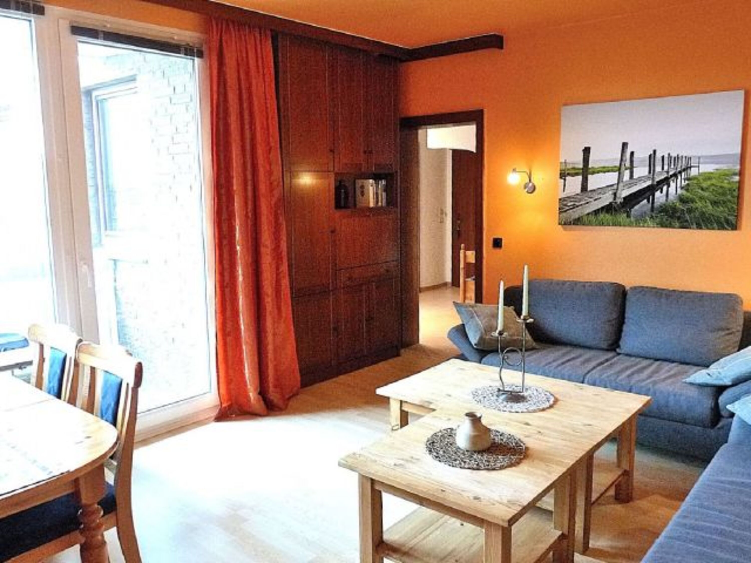 Dort erwarten Sie die Prospekt und der große Balkon