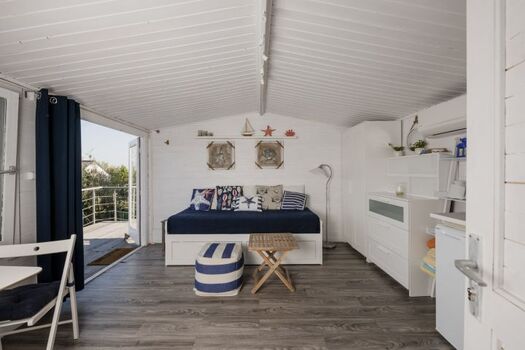 Wohn-Schlaf-Esszimmer