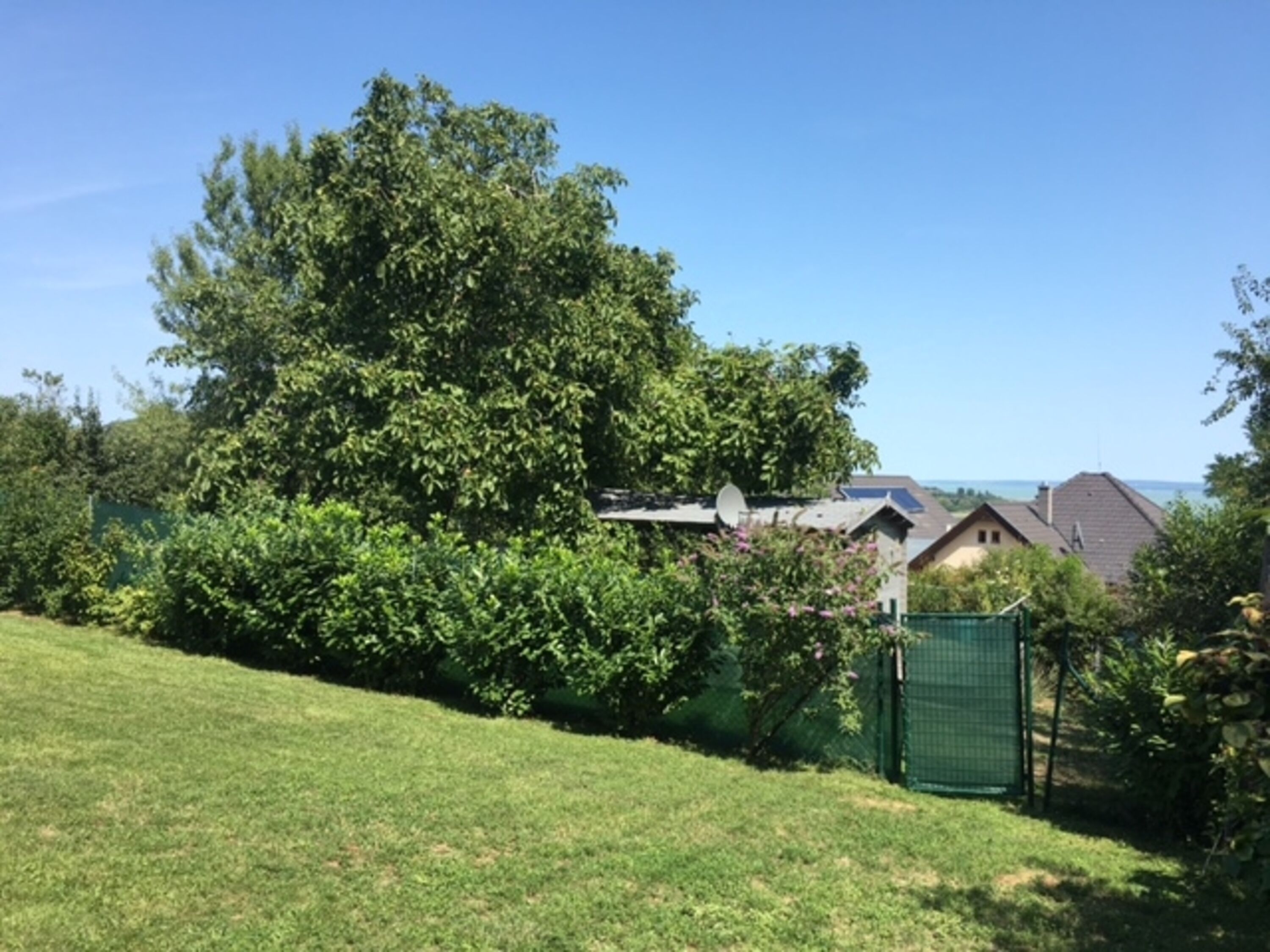 Zaun mit Tor (geschlossen) zu Haus Villa Marina ID 7656