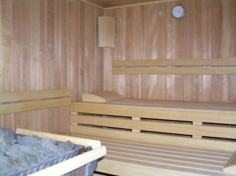 Zwei Saunen (Bio-Sauna und finnische Sauna) zur Entspannung gratis.