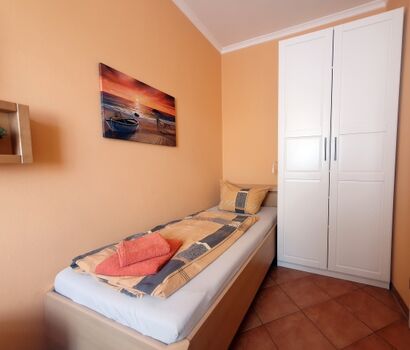 Das zweite Einzelbett im Gästezimmer (jeweils mit verstellbaren Lattenrosten).