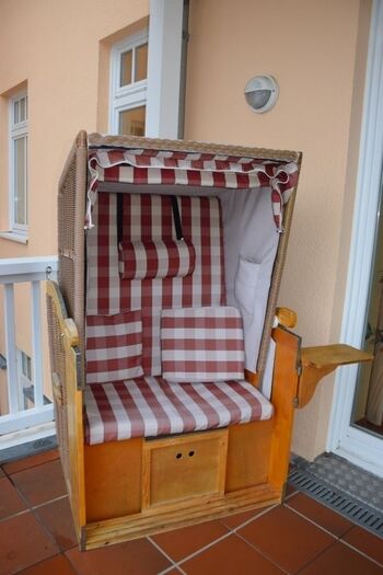 ...sowie einem eigenem Strandkorb zum Genießen (ein weiterer steht Ihnen direkt am Strand zur Verfügung) !!!