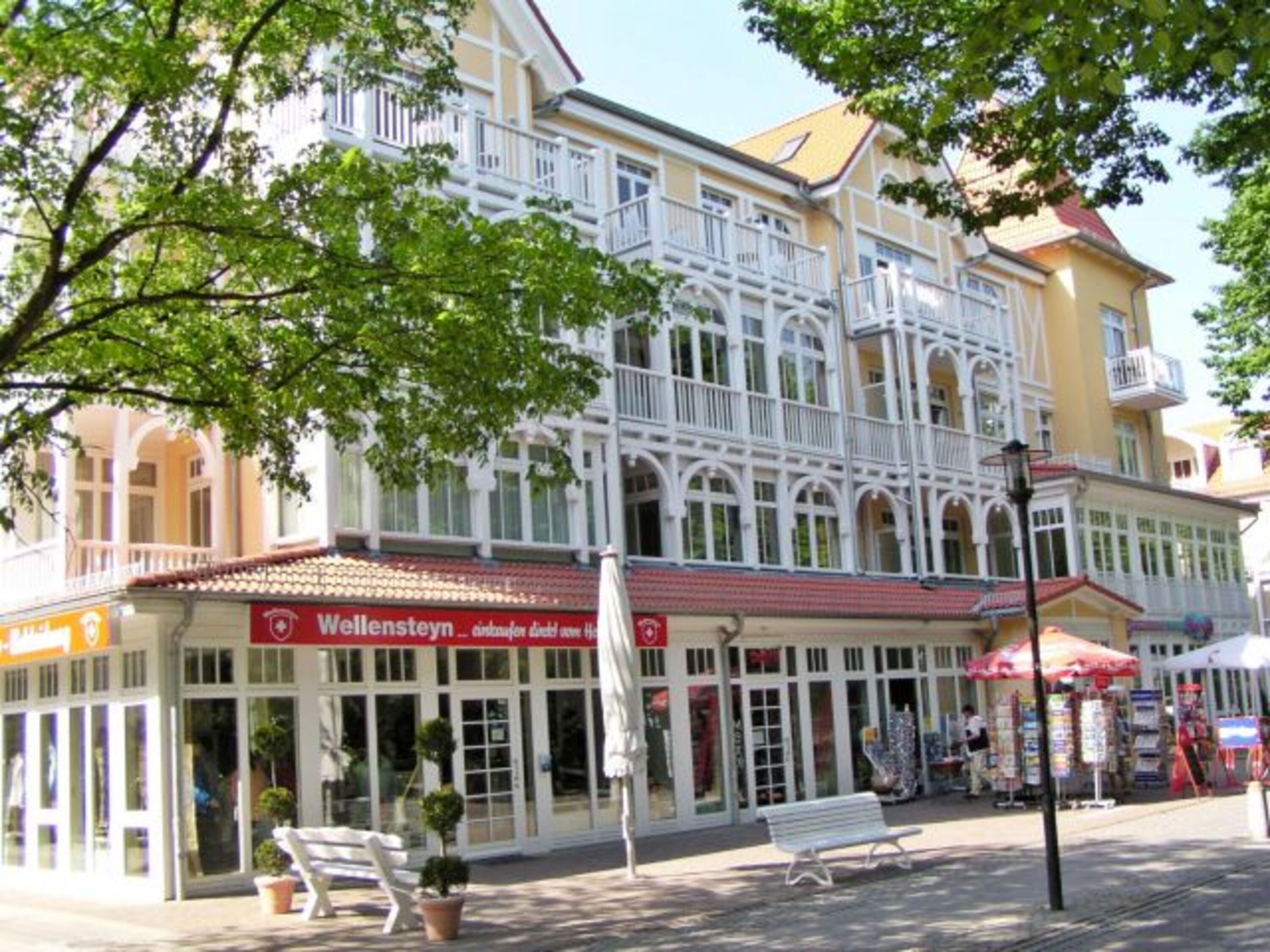 Das legendäre Dünenschloss, direkt (!!!) an der kilometerlangen Strandpromenade