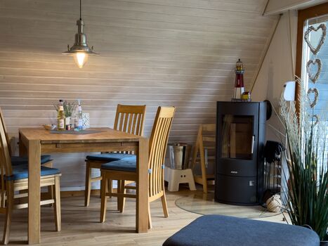 Essbereich mit Kamin