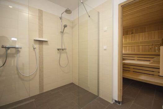 Sauna mit Dusche