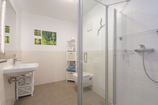 Badezimmer mit Dusche