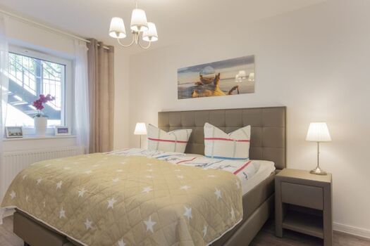 Schlafzimmer mit Doppelbett