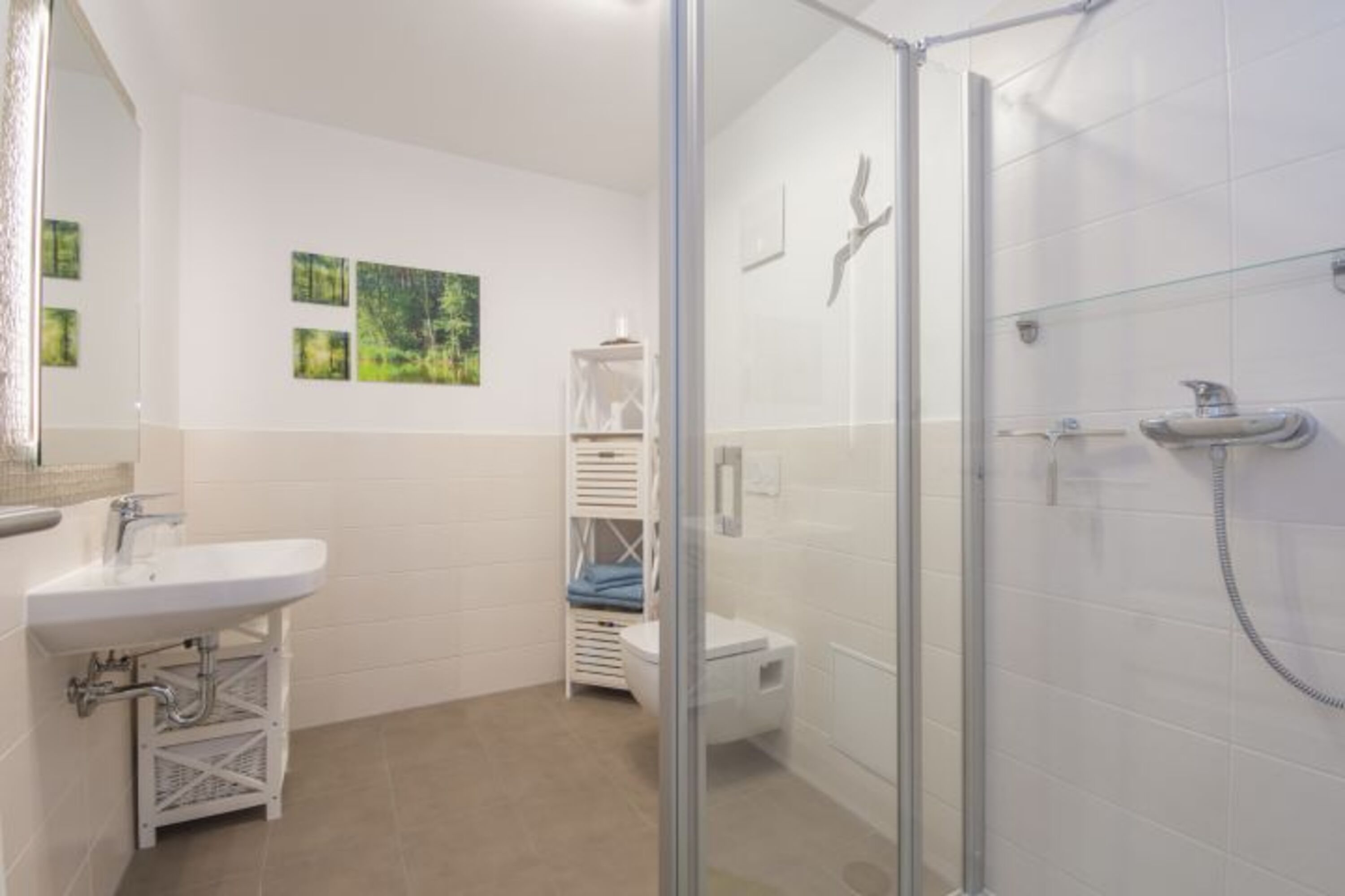 Badezimmer mit Dusche