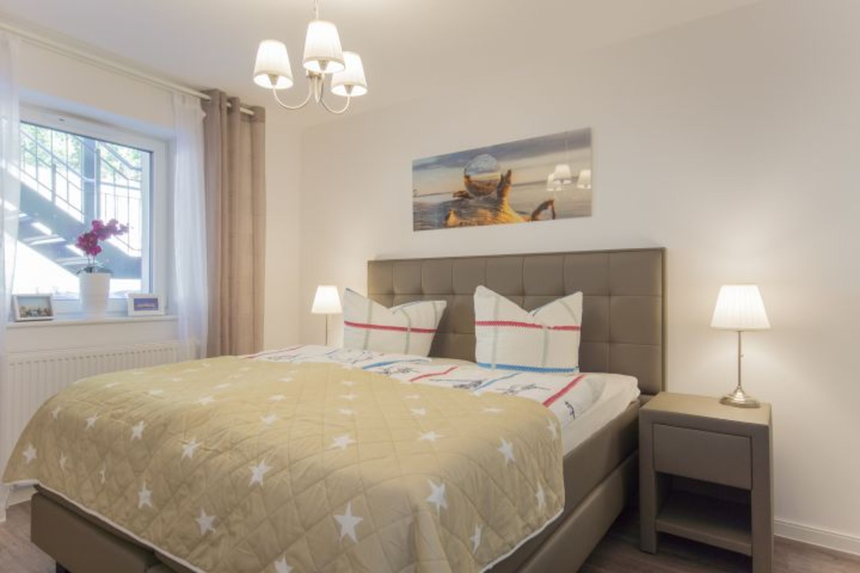 Schlafzimmer mit Doppelbett