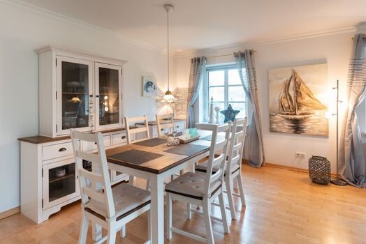 Essbereich im großen Wohnzimmer