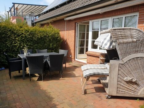 Terrasse mit Strandkorb