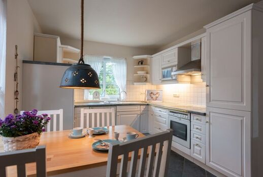 komplett ausgestattete Küche