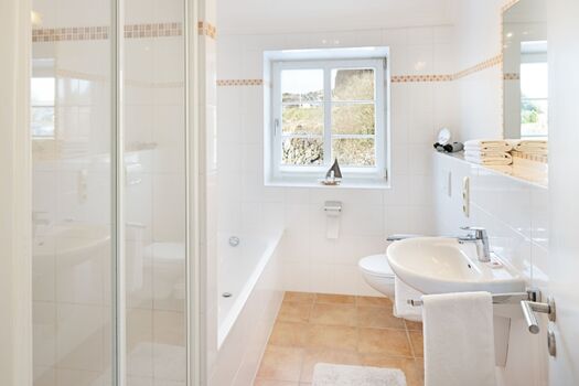 Badezimmer eins im OG