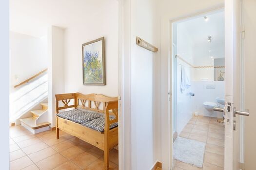 Flur und Badezimmer zwei im EG